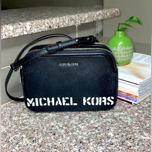 🎱MICHAEL KORS LOGO DOUBLE ZIP CROSSBODY
